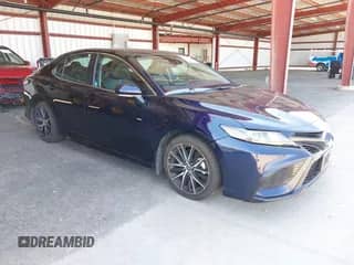 2022 Toyota Camry SE z VIN 4T1T11AK6NU700326, wystawiony jako IAAI lot #43065109 z przebiegiem 113 890 mil mil oraz . Historia ofert i sprzedaży dostępna na DreamBid. Obrazek 1.