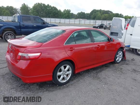 2008 Toyota Camry LE z VIN 4T1BE46K58U209082, wystawiony jako IAAI lot #42688752 z przebiegiem 147 179 mil mil oraz . Historia ofert i sprzedaży dostępna na DreamBid. Obrazek 4.