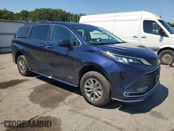 2021 Toyota Sienna XLE z VIN 5TDJRKEC9MS069054, wystawiony jako Copart lot #71951985 z przebiegiem 34 149 mil mil oraz Czysty tytuł • Clean title. Historia ofert i sprzedaży dostępna na DreamBid. Obrazek 4.