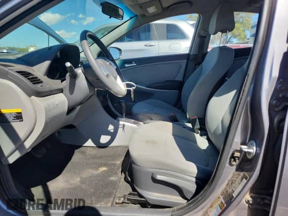 2014 Hyundai Accent GLS z VIN KMHCT4AE1EU716293, wystawiony jako Copart lot #85073165 z przebiegiem 49 580 mil mil oraz Czysty tytuł • Clean title. Historia ofert i sprzedaży dostępna na DreamBid. Obrazek 7.