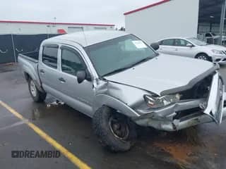 2010 Toyota Tacoma PreRunner z VIN 3TMJU4GN8AM101920, wystawiony jako IAAI lot #42228059 z przebiegiem 235 846 mil mil oraz . Historia ofert i sprzedaży dostępna na DreamBid. Obrazek 1.