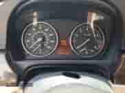 2010 BMW 3 Series 328i xDrive с VIN WBAWV5C51AP081628, выставлен на аукционе Copart как лот 62723085 с пробегом 132 630 миль миль и Списание • Salvage title. История ставок и продаж доступна на DreamBid. Изображение 9.