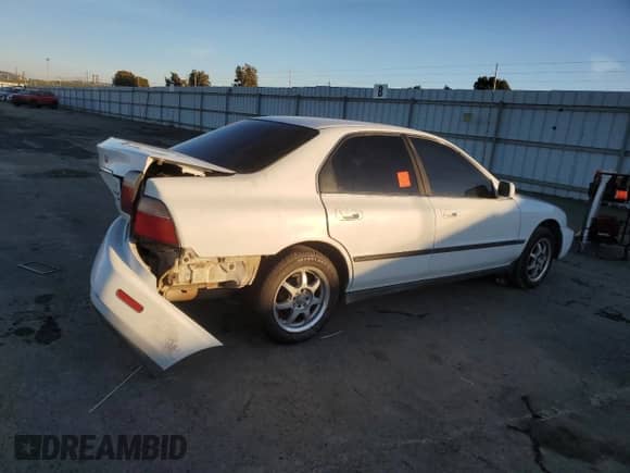 1997 Honda Accord LX с VIN 1HGCD5531VA242736, выставлен на аукционе Copart как лот 87455384 с пробегом 270 846 миль миль и Списание • Salvage title. История ставок и продаж доступна на DreamBid. Изображение 3.