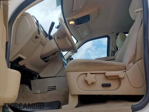 2008 Ford Explorer XLT с VIN 1FMEU63E18UA79702, выставлен на аукционе Copart как лот 70472145 с пробегом 212 663 миль миль и Списание • Salvage title. История ставок и продаж доступна на DreamBid. Изображение 7.