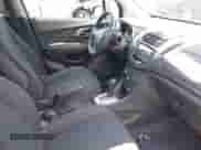 2015 Chevrolet Trax LS z VIN KL7CJKSB6FB247070, wystawiony jako IAAI lot #42735383 z przebiegiem 141 791 mil mil oraz . Historia ofert i sprzedaży dostępna na DreamBid. Obrazek 5.