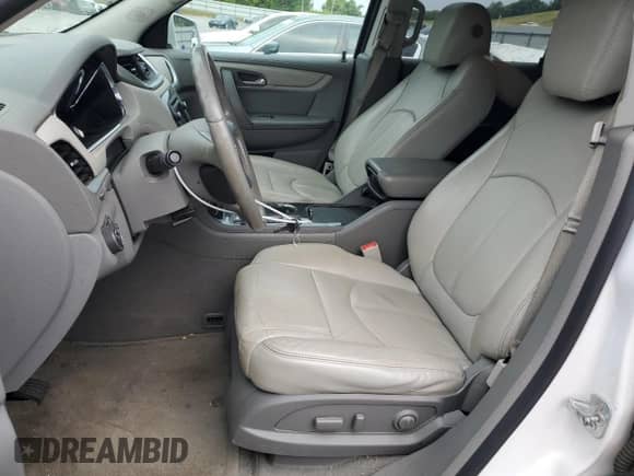 2017 Chevrolet Traverse LT z VIN 1GNKRHKD6HJ213304, wystawiony jako Copart lot #70030885 z przebiegiem 174 205 mil mil oraz Czysty tytuł • Clean title. Historia ofert i sprzedaży dostępna na DreamBid. Obrazek 7.