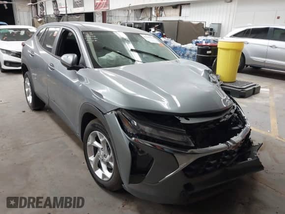 2025 Chevrolet Trax LS с VIN KL77LFEP5SC278941, выставлен на аукционе IAAI как лот 43162713 с пробегом Не указан миль и . История ставок и продаж доступна на DreamBid. Изображение 1.