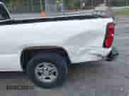 2004 Chevrolet Silverado 1500 LS z VIN 1GCEC14T04Z207142, wystawiony jako IAAI lot #43287067 z przebiegiem 177 529 mil mil oraz . Historia ofert i sprzedaży dostępna na DreamBid. Obrazek 18.