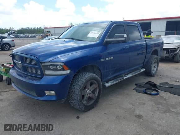2010 Dodge 1500 SLT z VIN 1D7RV1CT8AS244138, wystawiony jako IAAI lot #42550187 z przebiegiem 160 157 mil mil oraz . Historia ofert i sprzedaży dostępna na DreamBid. Obrazek 2.