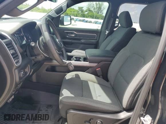 2020 Ram 1500 Big Horn z VIN 1C6RREFG2LN405483, wystawiony jako Copart lot #64309925 z przebiegiem 6 587 mil mil oraz Szkoda całkowita • Salvage title. Historia ofert i sprzedaży dostępna na DreamBid. Obrazek 7.