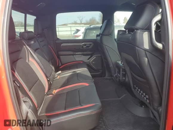 2025 Ram 1500 RHO z VIN 1C6SRFUP3SN641939, wystawiony jako Copart lot #48302615 z przebiegiem 1 210 mil mil oraz Szkoda całkowita • Salvage title. Historia ofert i sprzedaży dostępna na DreamBid. Obrazek 10.