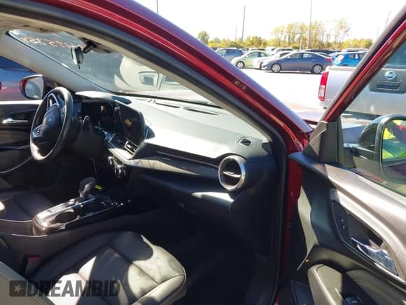 2024 Chevrolet Trax ACTIV z VIN KL77LKE23RC048113, wystawiony jako IAAI lot #43475358 z przebiegiem 10 434 mil mil oraz . Historia ofert i sprzedaży dostępna na DreamBid. Obrazek 5.