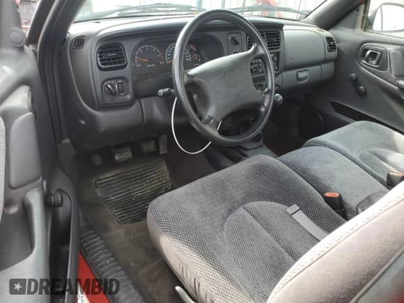 1999 Dodge Dakota z VIN 1B7GG26XXXS211490, wystawiony jako Copart lot #53779955 z przebiegiem 146 012 mil mil oraz Szkoda całkowita • Salvage title. Historia ofert i sprzedaży dostępna na DreamBid. Obrazek 8.