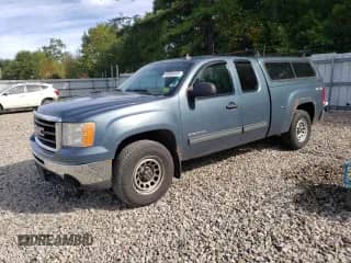 2010 GMC Sierra 1500 z VIN 1GTSKVEA6AZ105737, wystawiony jako Copart lot #68998485 z przebiegiem 205 873 mil mil oraz Szkoda całkowita • Salvage title. Historia ofert i sprzedaży dostępna na DreamBid. Obrazek 1.