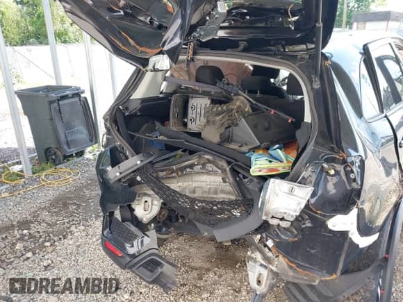 2021 Mitsubishi Outlander ES z VIN JA4APUAU5MU001887, wystawiony jako IAAI lot #39914705 z przebiegiem Nie podano mil oraz . Historia ofert i sprzedaży dostępna na DreamBid. Obrazek 18.