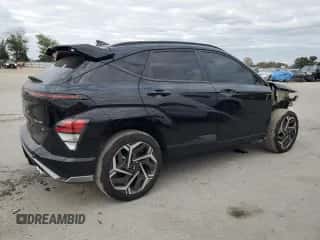 2024 Hyundai Kona N Line z VIN KM8HA3A34RU096386, wystawiony jako Copart lot #81021484 z przebiegiem 3 947 mil mil oraz Szkoda całkowita • Salvage title. Historia ofert i sprzedaży dostępna na DreamBid. Obrazek 3.