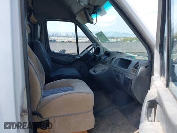 2003 Dodge Sprinter with VIN WD2YD742435553705, listed as a IAAI auction lot 41906027 with 205,987 mi miles and . Bid and sale history available at DreamBid. Image 5.