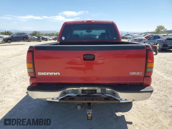 2005 GMC Sierra 1500 SLT z VIN 2GTEK13T051170186, wystawiony jako Copart lot #69706105 z przebiegiem 292 678 mil mil oraz Czysty tytuł • Clean title. Historia ofert i sprzedaży dostępna na DreamBid. Obrazek 6.