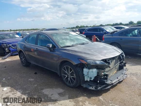 2023 Toyota Camry SE z VIN 4T1G11AK3PU789051, wystawiony jako IAAI lot #43275249 z przebiegiem 22 238 mil mil oraz . Historia ofert i sprzedaży dostępna na DreamBid. Obrazek 1.