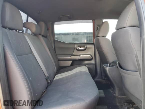 2017 Toyota Tacoma SR5 с VIN 3TMCZ5ANXHM083925, выставлен на аукционе Copart как лот 86180865 с пробегом 85 922 миль миль и Списание • Salvage title. История ставок и продаж доступна на DreamBid. Изображение 10.