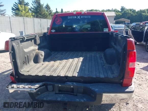 2011 Chevrolet Silverado 1500 LT z VIN 3GCPKSE33BG218147, wystawiony jako IAAI lot #43324112 z przebiegiem 83 575 mil mil oraz . Historia ofert i sprzedaży dostępna na DreamBid. Obrazek 16.