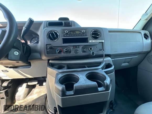 2021 FORD E450 SUPER DUTY CUTAWAY VAN с VIN 1FDXE4FN8MDC34245, выставлен на аукционе Copart как лот 74947084 с пробегом 70 651 миль миль и Чистый • Clean title. История ставок и продаж доступна на DreamBid. Изображение 9.