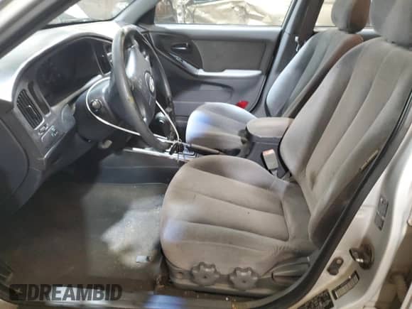 2005 Hyundai Elantra GLS z VIN KMHDN46D75U025235, wystawiony jako Copart lot #70408924 z przebiegiem 304 737 mil mil oraz Szkoda całkowita • Salvage title. Historia ofert i sprzedaży dostępna na DreamBid. Obrazek 7.