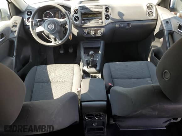 2012 Volkswagen Tiguan S с VIN WVGCV7AX0CW565638, выставлен на аукционе Copart как лот 62784105 с пробегом 120 362 миль миль и Списание • Salvage title. История ставок и продаж доступна на DreamBid. Изображение 8.