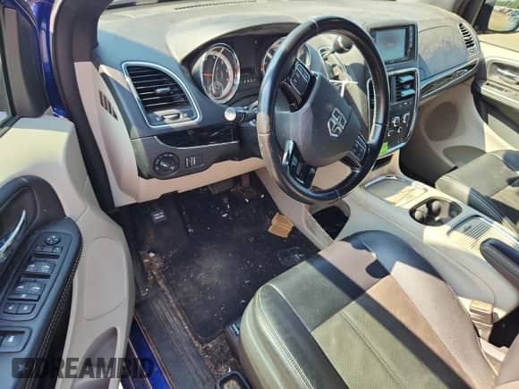 2020 Dodge Grand Caravan SXT with VIN 2C4RDGCGXLR252829, listed as a Copart auction lot 66668915 with 137,346 mi miles and Salvage title. Bid and sale history available at DreamBid. Image 8.