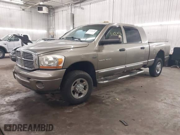 2006 Dodge 1500 SLT z VIN 3D7KS19D16G252820, wystawiony jako IAAI lot #43520120 z przebiegiem 206 030 mil mil oraz . Historia ofert i sprzedaży dostępna na DreamBid. Obrazek 2.