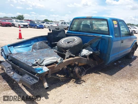 1995 Chevrolet S-10 LS с VIN 1GCCS19Z9S8262487, выставлен на аукционе IAAI как лот 42671024 с пробегом 227 670 миль миль и . История ставок и продаж доступна на DreamBid. Изображение 4.
