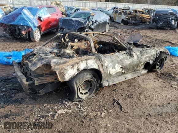 1981 Chevrolet Corvette z VIN 1G1AY8762B5103084, wystawiony jako Copart lot #47263145 z przebiegiem Nie podano mil oraz Szkoda całkowita • Salvage title. Historia ofert i sprzedaży dostępna na DreamBid. Obrazek 3.
