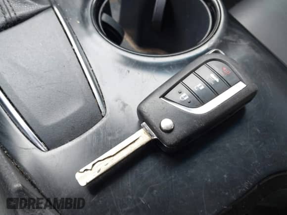 2020 Toyota Camry SE z VIN 4T1G11AK4LU342383, wystawiony jako IAAI lot #43019876 z przebiegiem 111 118 mil mil oraz . Historia ofert i sprzedaży dostępna na DreamBid. Obrazek 11.