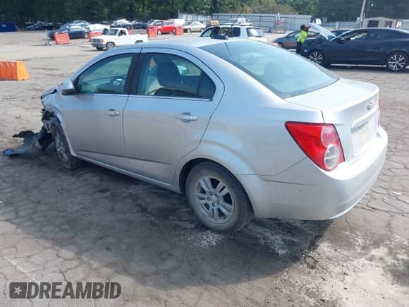 2015 Chevrolet Sonic LT с VIN 1G1JC5SB7F4116118, выставлен на аукционе IAAI как лот 43208939 с пробегом 118 161 миль миль и . История ставок и продаж доступна на DreamBid. Изображение 3.