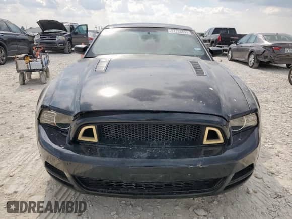 2014 Ford Mustang V6 with VIN 1ZVBP8AMXE5229264, listed as a Copart auction lot 81323895 with 147,445 mi miles and Clean title. Bid and sale history available at DreamBid. Image 5.