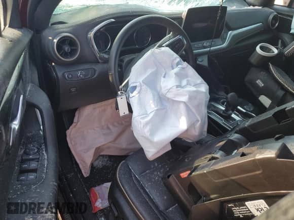 2024 Chevrolet Blazer Premier с VIN 3GNKBLR4XRS252524, выставлен на аукционе Copart как лот 71313355 с пробегом 9 633 миль миль и Списание • Salvage title. История ставок и продаж доступна на DreamBid. Изображение 8.