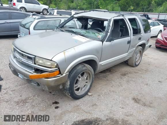 2002 Chevrolet Blazer LS с VIN 1GNCS13W32K135002, выставлен на аукционе IAAI как лот 42641896 с пробегом 175 086 миль миль и . История ставок и продаж доступна на DreamBid. Изображение 17.