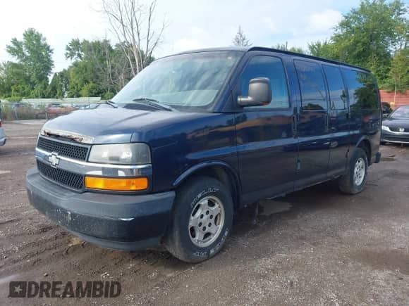 2004 Chevrolet Express с VIN 1GNFH15T841197194, выставлен на аукционе IAAI как лот 43125249 с пробегом 142 726 миль миль и . История ставок и продаж доступна на DreamBid. Изображение 2.