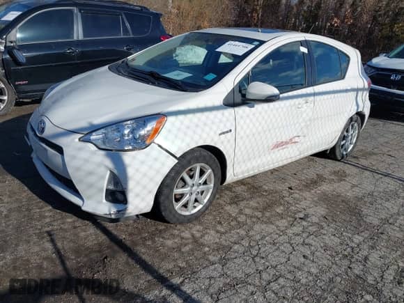 2014 Toyota Prius One z VIN JTDKDTB32E1077721, wystawiony jako IAAI lot #41464708 z przebiegiem Nie podano mil oraz . Historia ofert i sprzedaży dostępna na DreamBid. Obrazek 19.