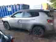 2019 Jeep Compass Trailhawk z VIN 3C4NJDDB2KT722047, wystawiony jako IAAI lot #42800200 z przebiegiem 140 000 mil mil oraz . Historia ofert i sprzedaży dostępna na DreamBid. Obrazek 14.