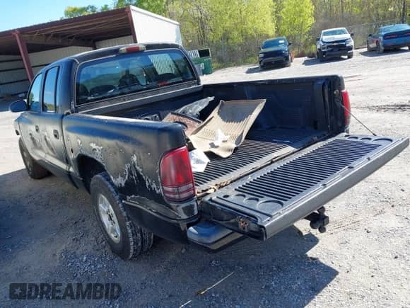2002 Dodge Dakota Sport z VIN 1B7HL38X92S682123, wystawiony jako IAAI lot #41868635 z przebiegiem 312 448 mil mil oraz . Historia ofert i sprzedaży dostępna na DreamBid. Obrazek 3.