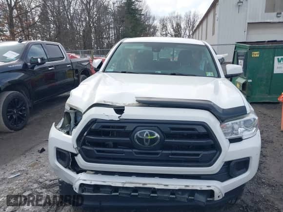 2018 Toyota Tacoma SR with VIN 5TFCZ5AN5JX139253, listed as a IAAI auction lot 41715831 with 111,950 mi miles and . Bid and sale history available at DreamBid. Image 13.