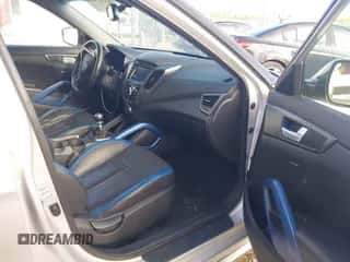 2014 Hyundai Veloster Turbo z VIN KMHTC6AE9EU189356, wystawiony jako IAAI lot #43529684 z przebiegiem 96 297 mil mil oraz . Historia ofert i sprzedaży dostępna na DreamBid. Obrazek 5.