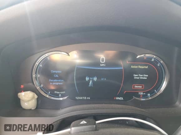 2017 Cadillac Escalade ESV Premium Luxury с VIN 1GYS4JKJ0HR388616, выставлен на аукционе Copart как лот 70712465 с пробегом 124 418 миль миль и Списание • Salvage title. История ставок и продаж доступна на DreamBid. Изображение 9.