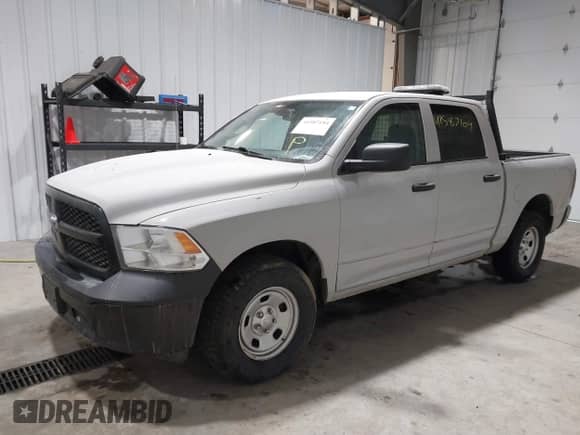 2019 Ram 1500 Express z VIN 1C6RR7KGXKS746132, wystawiony jako IAAI lot #41587104 z przebiegiem 103 826 mil mil oraz . Historia ofert i sprzedaży dostępna na DreamBid. Obrazek 17.