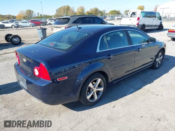 2011 Chevrolet Malibu 1LT z VIN 1G1ZC5E15BF375940, wystawiony jako IAAI lot #43594140 z przebiegiem 109 108 mil mil oraz . Historia ofert i sprzedaży dostępna na DreamBid. Obrazek 4.