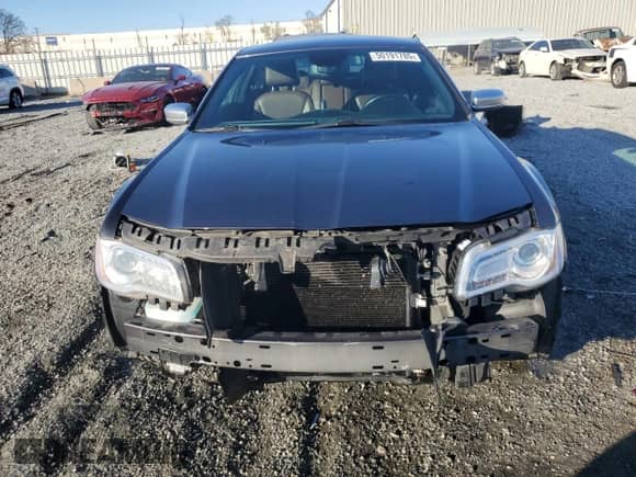 2014 Chrysler 300 C John Varvatos Luxury Edition с VIN 2C3CCADG3EH125888, выставлен на аукционе Copart как лот 50191785 с пробегом 138 343 миль миль и Списание • Salvage title. История ставок и продаж доступна на DreamBid. Изображение 5.