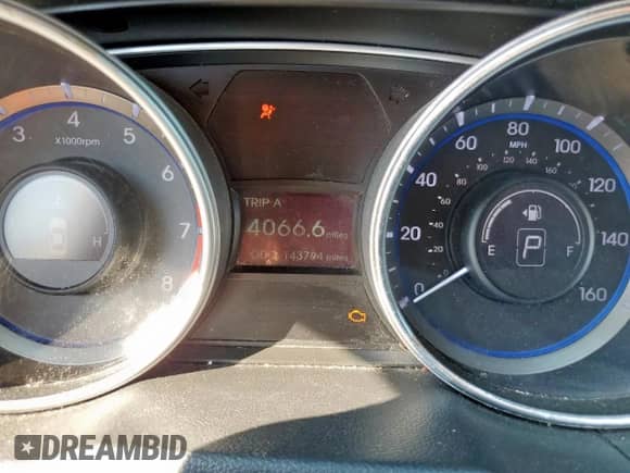 2011 Hyundai Sonata SE с VIN 5NPEC4AC4BH036969, выставлен на аукционе Copart как лот 81946885 с пробегом 143 794 миль миль и Списание • Salvage title. История ставок и продаж доступна на DreamBid. Изображение 9.
