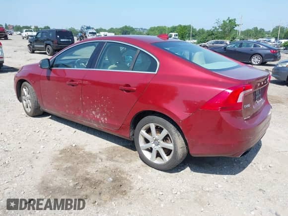 2016 Volvo S60 T5 Drive-E Premier z VIN YV126MFK4G2399463, wystawiony jako IAAI lot #42568556 z przebiegiem 94 972 mil mil oraz . Historia ofert i sprzedaży dostępna na DreamBid. Obrazek 3.