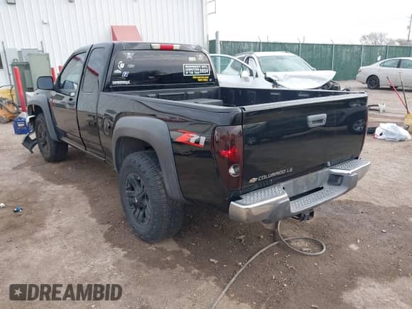 2005 Chevrolet Colorado LS Z71 z VIN 1GCDS196458177460, wystawiony jako IAAI lot #41811351 z przebiegiem 187 757 mil mil oraz . Historia ofert i sprzedaży dostępna na DreamBid. Obrazek 3.